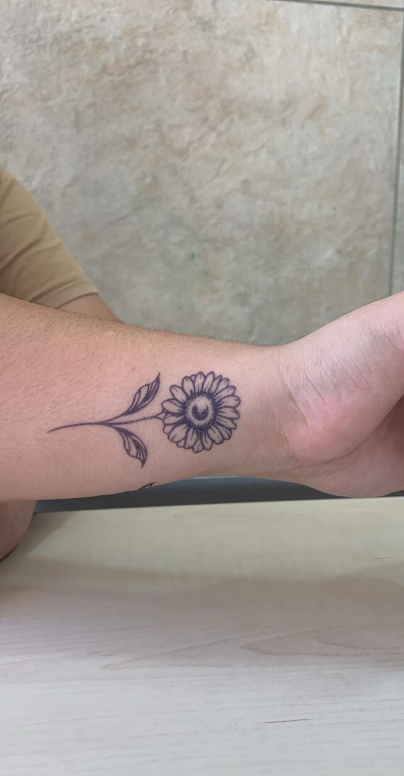 Patchwork tattoo no braço — tendência 2026