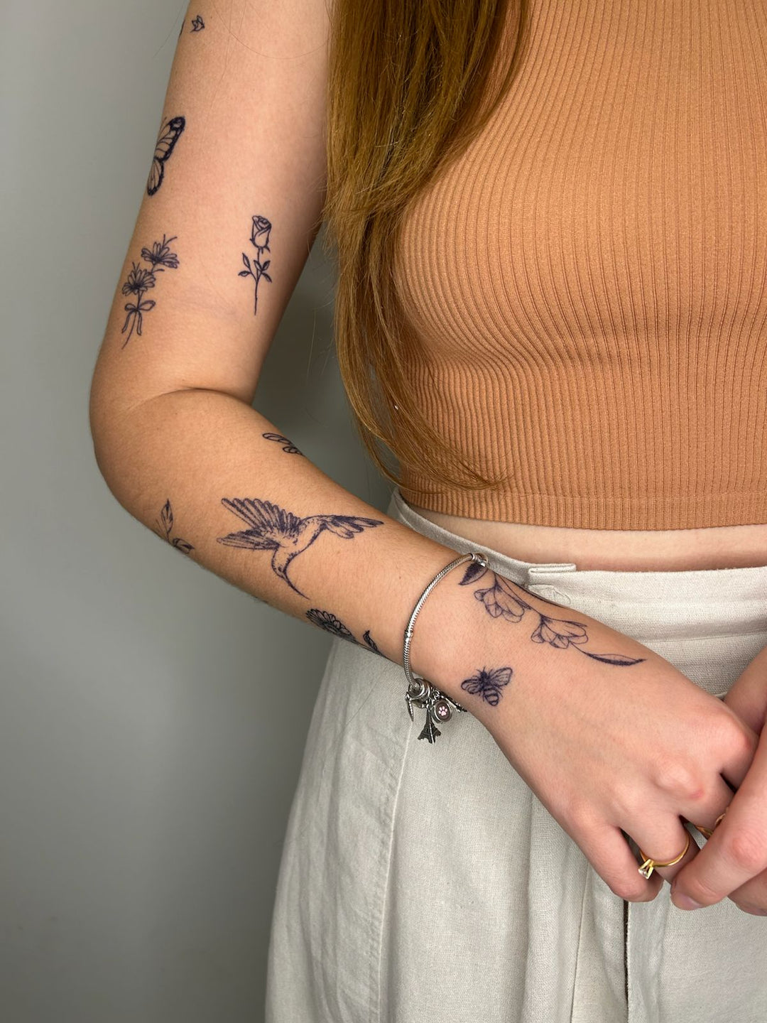Tatuagem-bracelete fine line - Kit Braço Minimalista Cole em Mim
