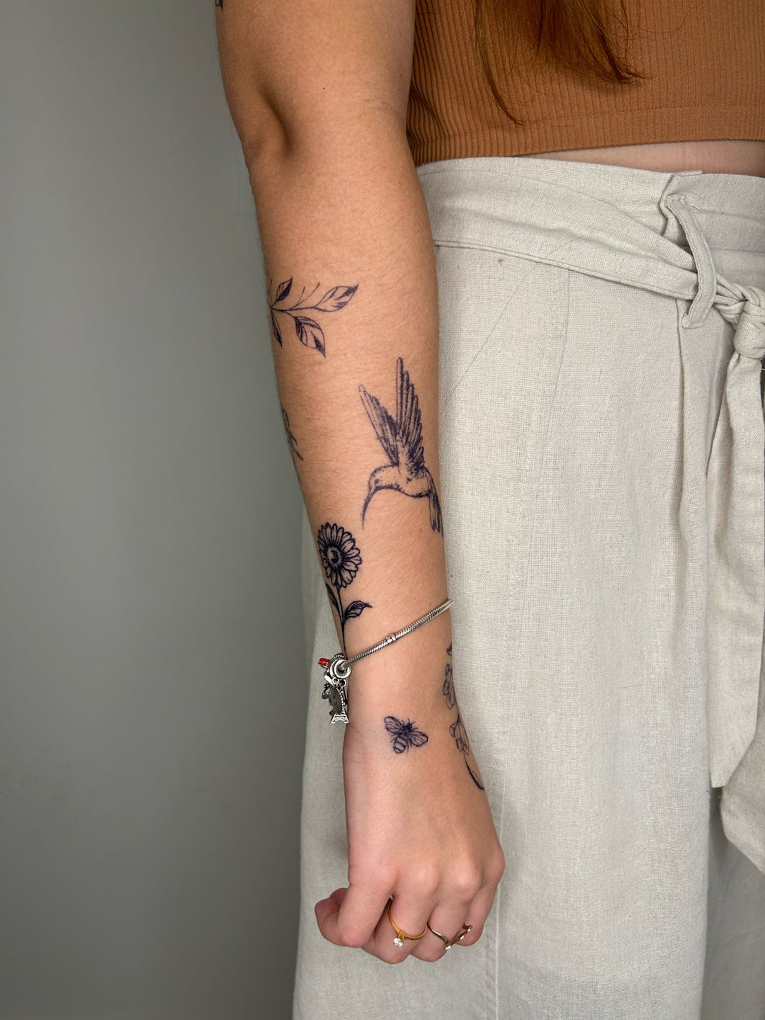 Love note tattoo semipermanente trend pós Coachella 2026 estilo Hailey Bieber