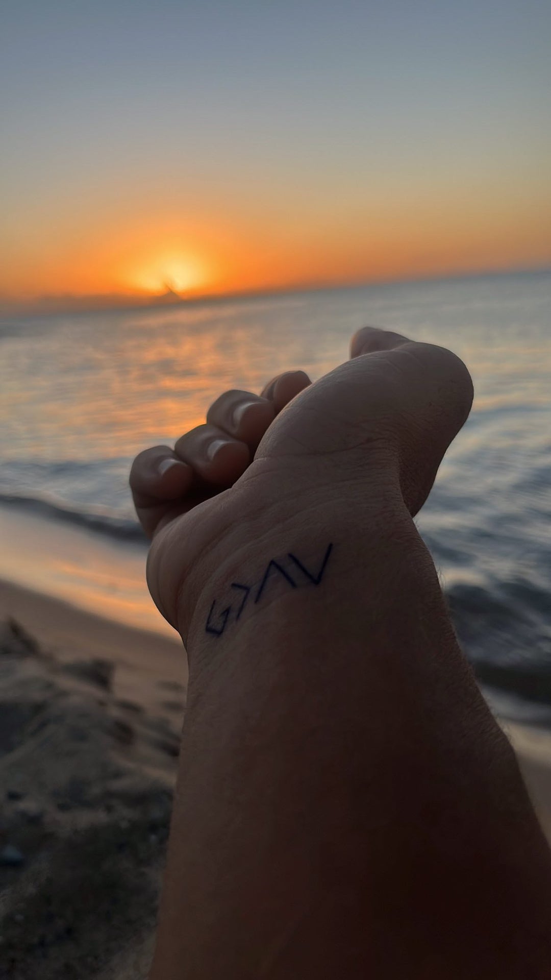 Tatuagem Deus e maior que os altos e baixos semipermanente