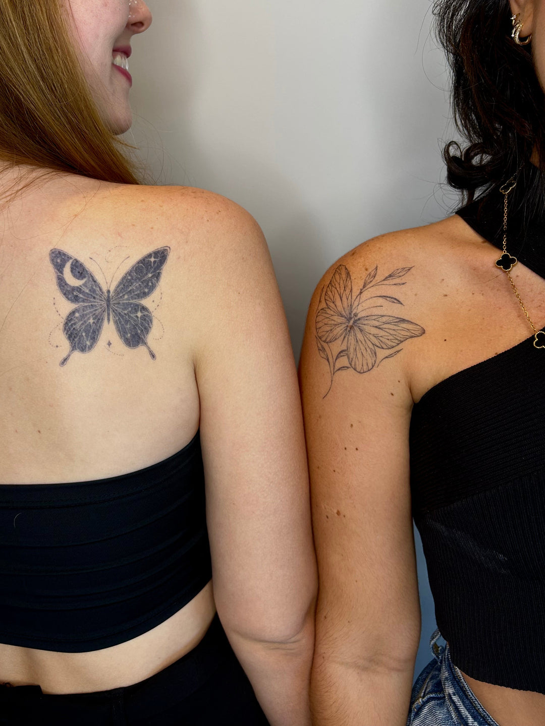 Tatuagem temporária moderna aplicada em casa — Coleção Metamorfose Cole em Mim